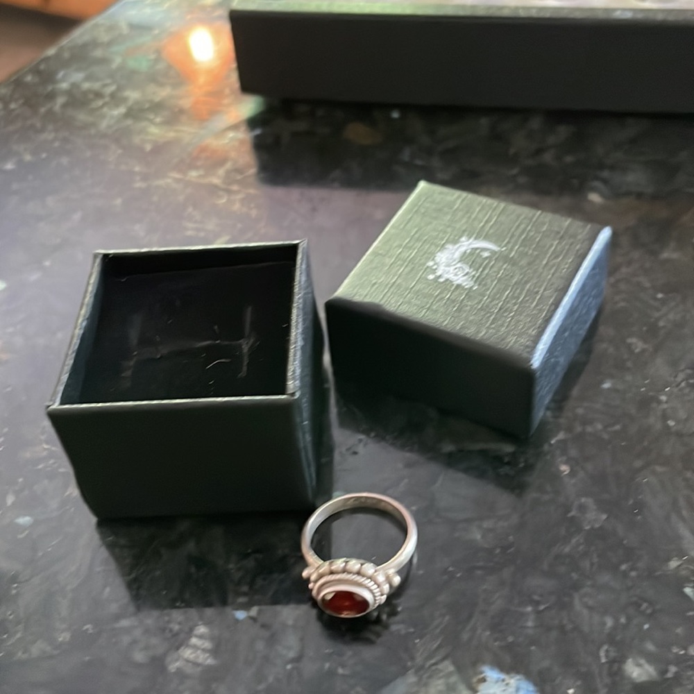 Sterling NEW silver garnet ring SZ 7.5 Stamped 925.  Absolutely gorgeous - Picture 7 of 11